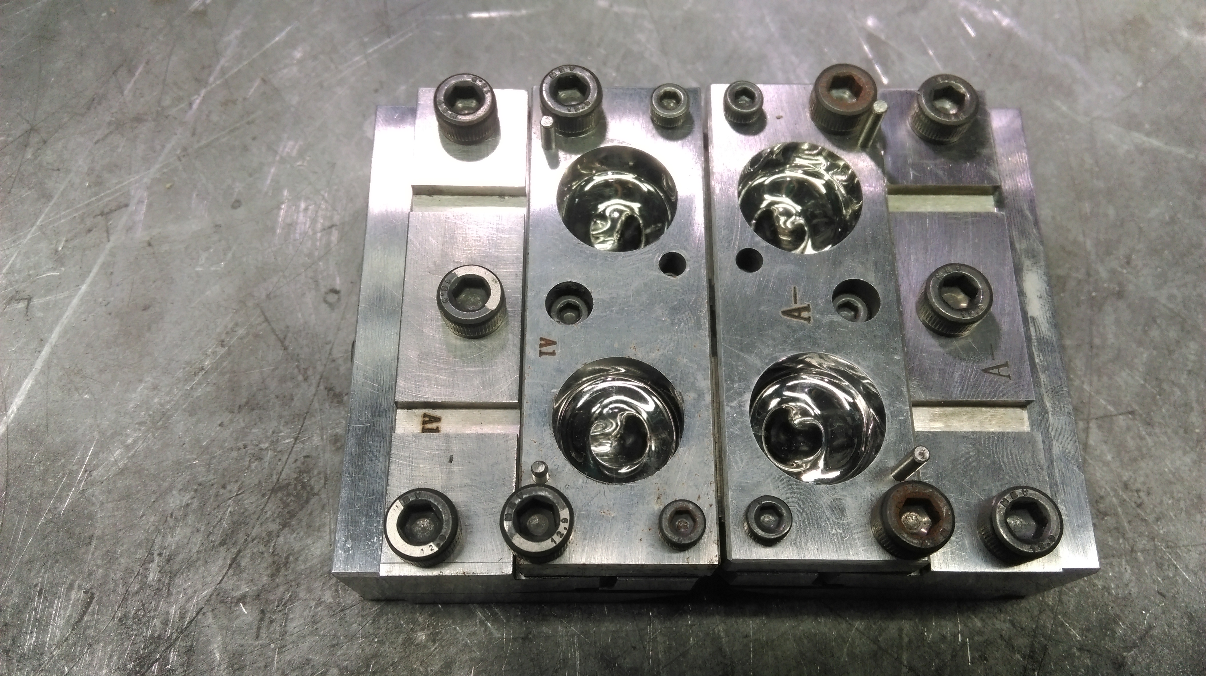 镜面抛光加工耳机模具
